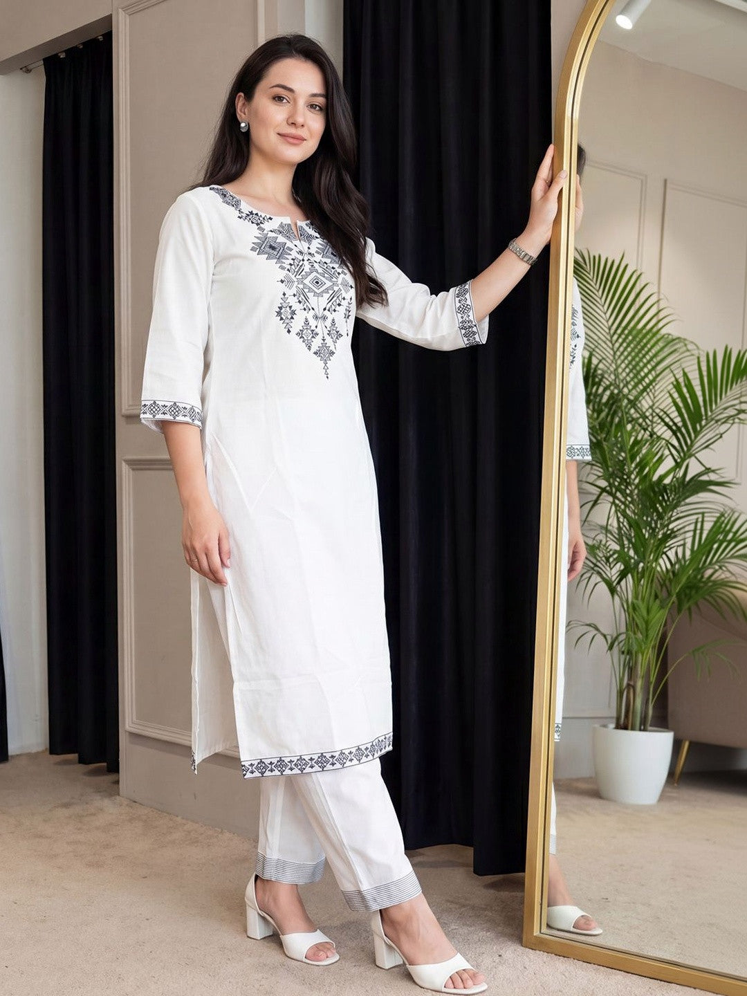 Women White Geometric Printed Cotton Kurta Pant Set