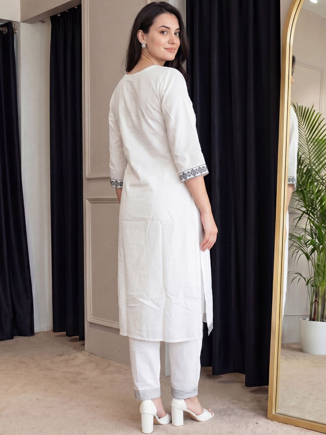 Women White Geometric Printed Cotton Kurta Pant Set